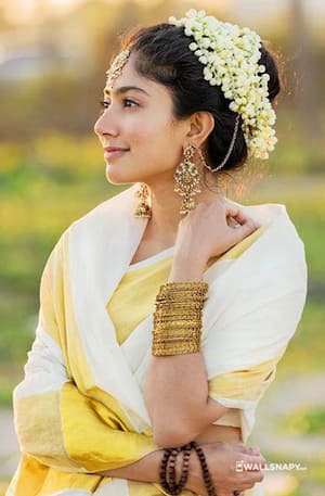 Sai Pallavi Birthday Special: From Traditional Wear To Vintage Outfits,  South Beauty is a Vision To Behold in Latest Set of Pictures