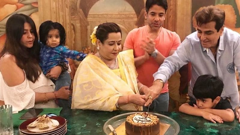 একতা আরও জানান, "আমায়, আমার মাকে যাঁর বয়স ৭১ বছর, তাঁকে সোশ্যাল প্ল্যাটফর্মে ধর্ষণের হুমকি দেওয়া হচ্ছে। আর তাতে কিছু মানুষ সমর্থনও করছে।"