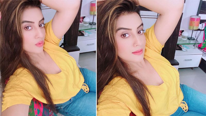 बता दें, अक्षरा सिंह की आज फैन फॉलोइंग जबरदस्त है। इसके साथ ही प्रश्न पूछने का सिलसिला इतने पर ही नहीं खत्म हुआ बल्कि कई फैंस ने तो उन्हें अपना क्रश बताया और प्यार का इजहार भी कर दिया।