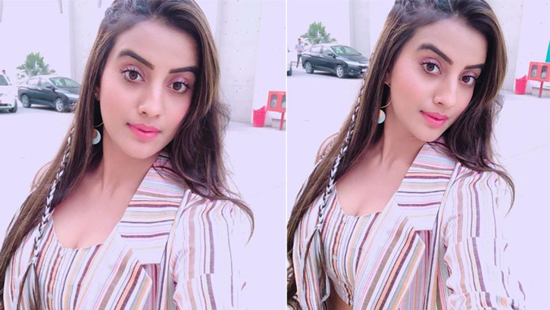 दरअसल, पवन सिंह की पहली पत्नी की मौत के बाद उनका नाम अक्षरा सिंह के साथ जुड़ा था, दोनों लंबे समय तक एक-दूसरे को डेट करते रहे। अक्षरा सिंह ने एक इंटरव्यू में बताया था कि एक्ट्रेस को बिना खबर किए पवन ने दूसरी शादी कर ली थी।