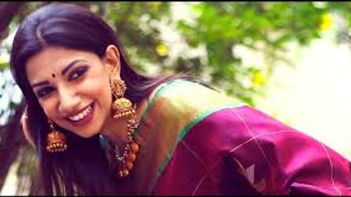 vijay tv anchor bhavana vathi coming song dancing goes viral vijay tv anchor bhavana vathi coming song dancing goes viral
