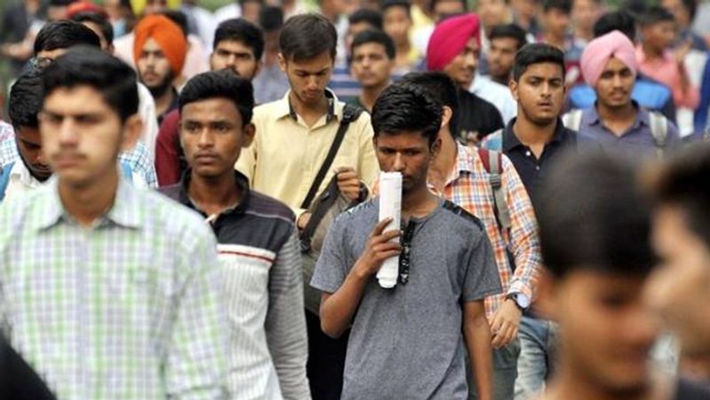 रिपोर्ट के मुताबिक रोजगार में सबसे अधिक कटौती अरब देशों में होगी, जिसके बाद यूरोप और एशिया-प्रशांत का स्थान होगा। वहीं, महामारी के चलते पूरी दुनिया में 2020 की दूसरी तिमाही में 6.7 पर्सेंट वर्किंग आवर्स का नुकसान हो सकता है।