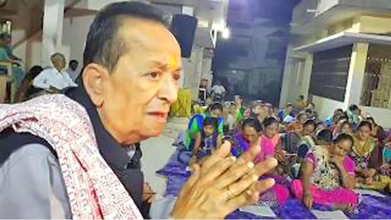 अरविंद त्रिवेदी ने जब से रामायण में रावण की भूमिका निभाई, तब से वे राम के अनन्य भक्त बन गए। इस धारावाहिक में लंकेश को देखकर डर जाने वाले लोग शायद यह नहीं जानते कि वे स्वभाव से बिलकुल नरम हैं।