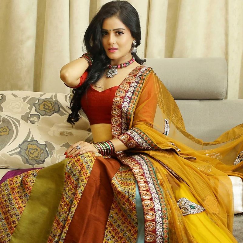 Actress Archana Gupta Hot Saree Photo Shoot