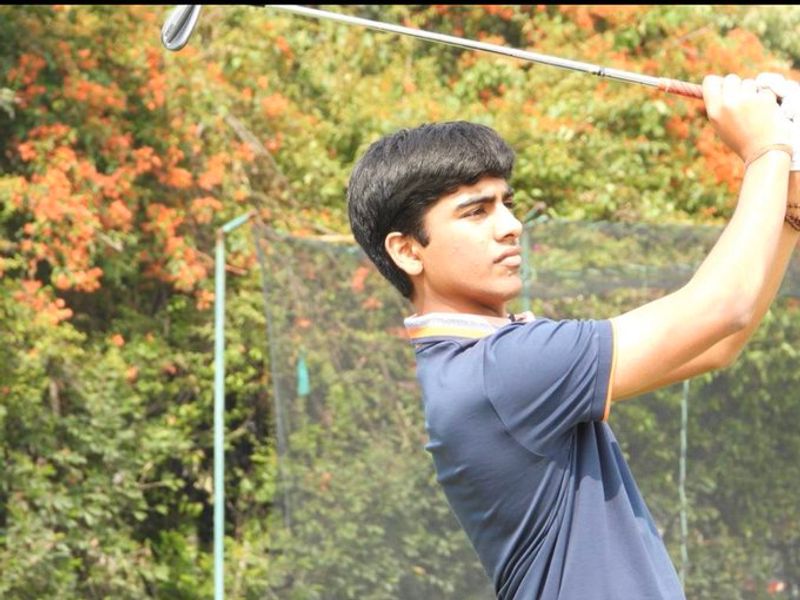 उन्होंने घर में रखीं सारी ट्रॉफियों को बेचकर देश की सेवा और महामारी से लड़ने में काम आने वाले पैसे के तौर पर दान कर दिया। अपने करियर में जो मान-सम्मान अर्जुन ने कमाया था वो ये ट्राफी ही थीं।