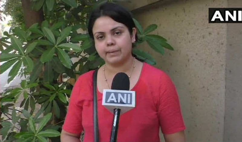 डॉक्टर ने बताया कि 25 मार्च को भी पड़ोसी ने उससे झगड़ा किया था। उधर, पड़ोसी ने कहा कि झगड़ा कुत्ते को लेकर था, लेकिन डॉक्टर ने उसे कोरोना से जोड़ दिया।