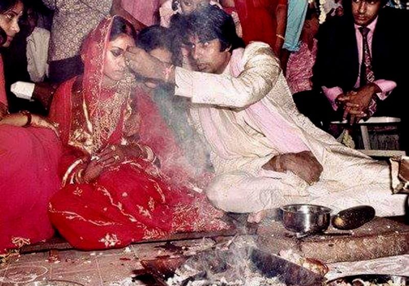 এরপর গোচ্ছাতে ঠিক যতটা সময় লাগে, ততটাই সময় নিয়েছিলেন দুই সেলেব। তড়িঘড়ি সেরে ফেলেছিলেন বিয়ে। সেখান থেকে শুরু পথ চলা।