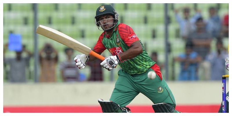 রনি তালুকদার পাঁচশো পরিবারের দায়িত্ব নিয়েছেন। বন্ধুবান্ধবদের নিয়ে একটা সংগঠন তৈরি করেছেন- ফ্রেন্ডস ডটকম। যে সংগঠন পাঁচশো পরিবারের বাড়ি-বাড়ি পৌঁছে দিচ্ছে চাল-ডাল-তেল-আলু-পেঁয়াজ।