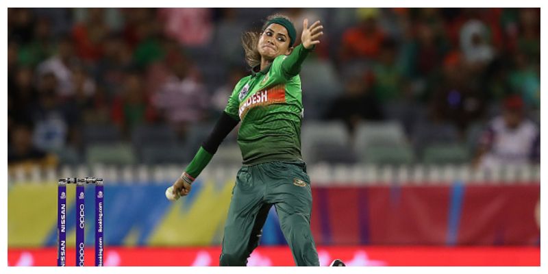 বাংলাদেশের জাতীয় দলের মহিলা ক্রিকেটার জাহানারা আলম যেমন। বোর্ডের থেকে খুব বেশি বেতন যে পান, তা নয়। কিন্তু পঞ্চাশটা দরিদ্র পরিবারের দায়দায়িত্ব নিয়ে ফেলেছেন।