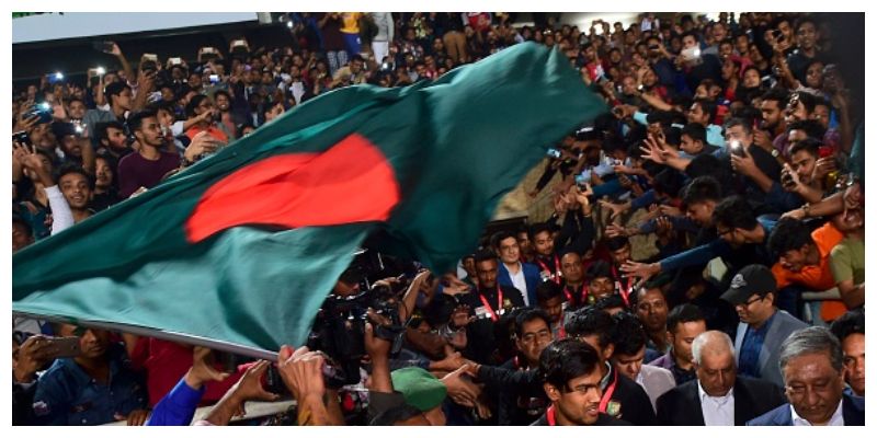 দেশের বিপদরে দিনে সাহায্যের হাত বাড়িয়ে দিয়েছে বাংলাদেশ ক্রিকেট বোর্ড। ভবিষ্যতে প্রয়োজনে আরও সাহায্য করার আশ্বাস দিয়েছেন ক্রিকেটাররাও। যার উদ্দেশ্য একটাই। টার্গেট একটাই। করোনাকে হারিয়ে বাঁচিয়ে রাখো সোনার বাংলা।