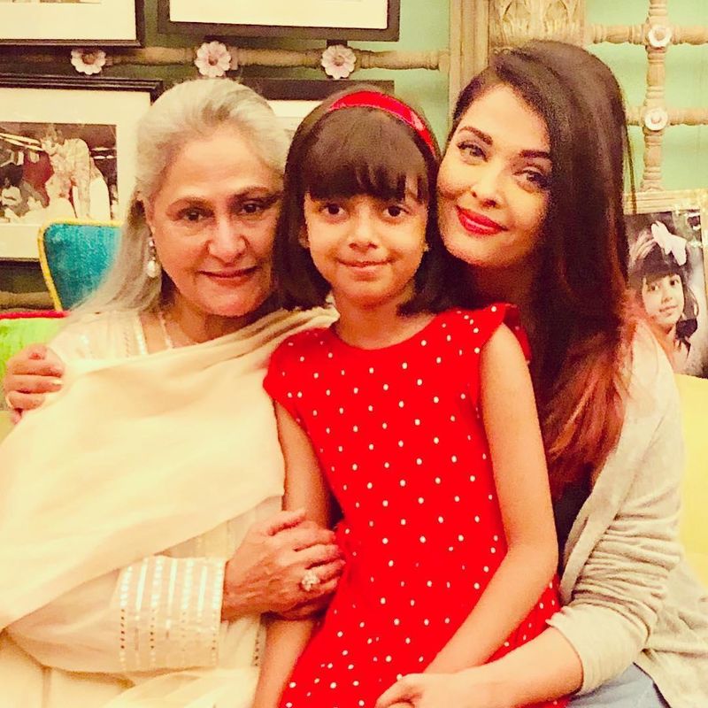 After offering their condolences to Shammi's family, Aishwarya not only escorted her mother-in-law to her car, but also shared a warm hug with Jaya.
