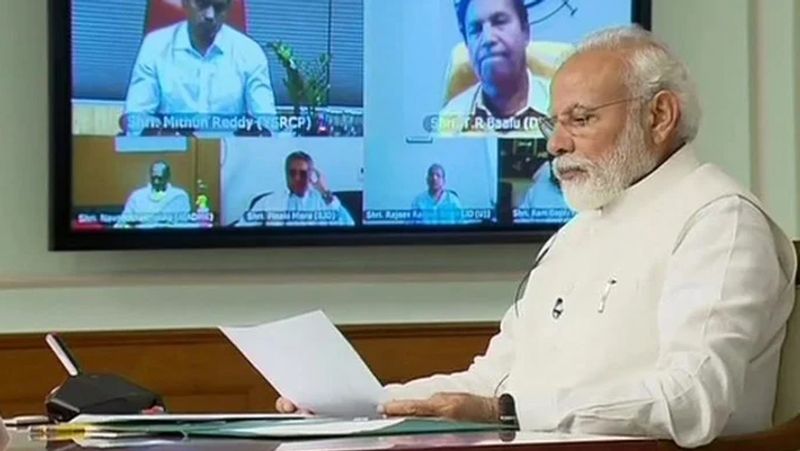 तीन चरणों में होगा कोरोना से जंगः राज्यों और केंद्र शासित प्रदेशों को भेजी गई चिट्ठी के मुताबिक प्रोजेक्ट के तीन चरण हैं- पहला चरण- जनवरी 2020 से जून 2020, दूसरा चरण-जुलाई 2020 से मार्च 2021 और तीसरा चरण-अप्रैल 2021 से मार्च 2024। इन तीन चरणों में कोरोना से लड़ाई लड़ी जाएगी।