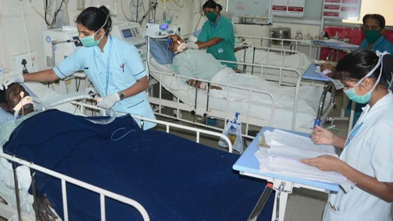 सभी राज्यों के सीएम से करेंगे बातः प्रधानमंत्री नरेंद्र मोदी लगातार प्रत्येक गतिविधियों की निगरानी कर रहे हैं। इन सब के बीच वह लॉकडाउन और कोरोना से जंग को लेकर सभी राज्यों के सीएम से वीडियो कांफ्रेंसिंग के माध्यम से बात करेंगे। इसके साथ ही लॉकडाउन और कोरोना के खिलाफ जारी लड़ाई को लेकर निर्णय लिया जा सकता है। गौरतलब है कि इससे पहले पीएम मोदी दो बार राज्यों के सीएम से बात कर चुके हैं।