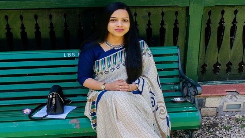 सीडीओ हर्षिता माथुर ने ग्रामीण क्षेत्रों में लोगों को संक्रमण से बचाने के लिए अब तक 14 हजार से अधिक लोगों तक स्वच्छता किट पहुंचा चुकी हैं। रोजाना कई ब्लाकों का निरीक्षण कर क्वारंटीन किए गए बाहर से आए लोगों का हाल जानने के साथ ही उनके भोजन, पानी और उन्हें मच्छर से बचाने के लिए मच्छरदानी बंटवा रही हैं।