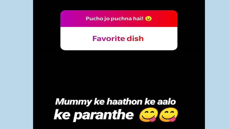इसके साथ ही धवन ने बताया कि उनकी मम्मी के हाथ के आलू के पराठे उन्हें सबसे ज्यादा पसंद हैं।