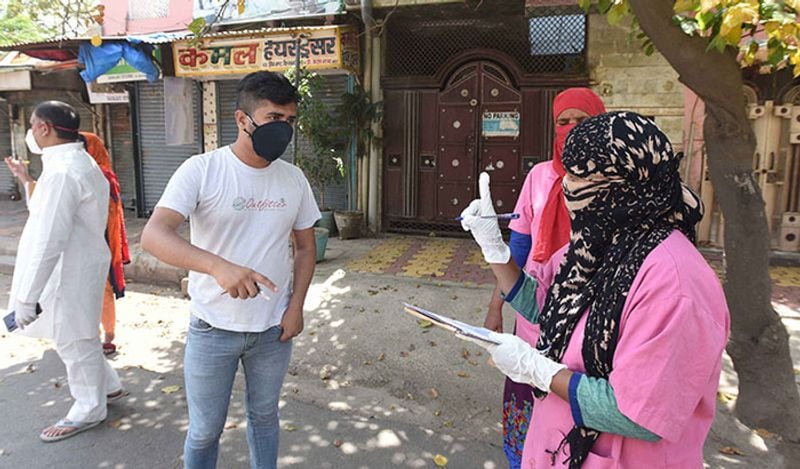 हेल्थ टीम को सलाम, जो अपनी फिक्र छोड़कर आपकी चिंता कर रही है।