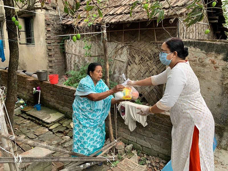 পাশাপাশি তিনি জানালেন, 'অভিদীপ্তা এইচআইজি' -এর আবাসনে মোট ২০০টি পরিবারের বসবাস। এই সবকটি পরিবারই 'কোভিড-১৯ রিলিফ ডিস্ট্রিবিউশন' -এ সাহায্য়ের হাত এগিয়ে দিয়েছে।
