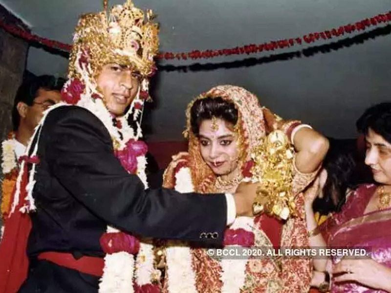 কিন্তু কাজলের বিয়ের অনেক আগেই গৌরিকে বিয়ে করেছেন শাহরুখ খান।