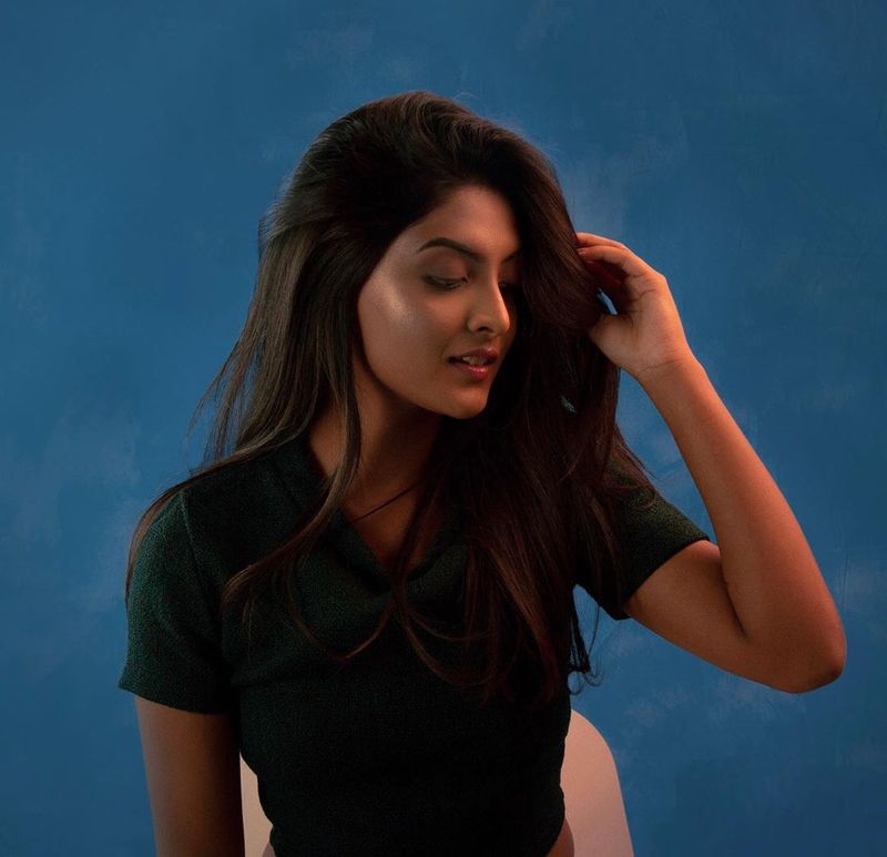 Nivedithaa
