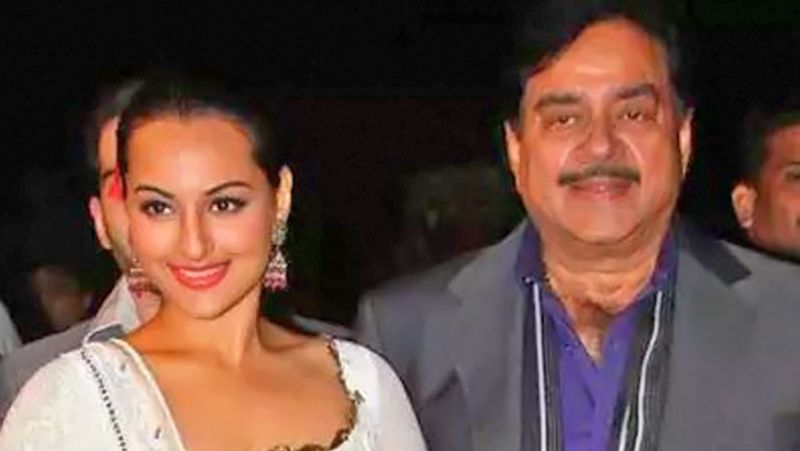 वर्कफ्रंट की बात करें तो सोनाक्षी सिन्हा आखिरी बार अक्षय कुमार के साथ फिल्म 'मिशन मंगल' में नजर आई थीं।