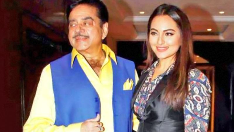 इस वाकये के बाद से ही सोनाक्षी सिन्हा को सोशल मीडिया पर जमकर ट्रोल किया जाने लगा। यहां तक कि कई लोग तो उनके जनरल नॉलेज की तुलना आलिया भट्ट से भी करने लगे थे।