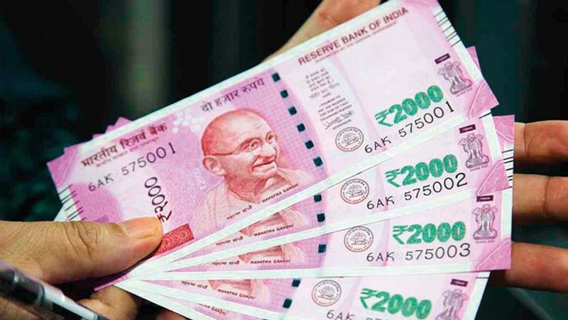 कर्मचारी भविष्य निधि संगठन (ईपीएफओ) ने लॉकडाउन के दौरान खाताधारकों को राहत देने के लिए 280 करोड़ रुपये के 1.37 लाख निकासी दावों का निपटान किया है। श्रम मंत्रालय ने शुक्रवार को बयान में कहा कि बंदी के दौरान ईपीएफओ ने 279.65 करोड़ रुपये के 1.37 लाख दावों का निपटान किया है।