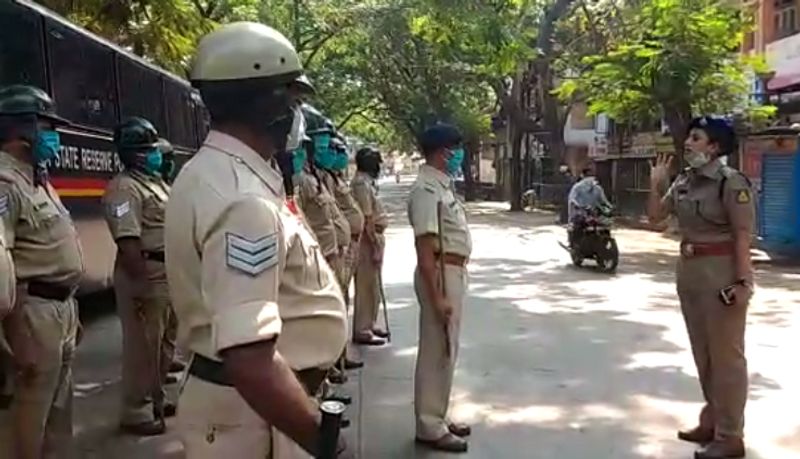 एसीपी अनुषा ने नेताओं को संबोधित करते हुए सोशल मीडिया पर वायरल मैसेज भेजने वालों पर लगाम कसने की बात कही। उन्होंने कहा, ऐसे लोग हैं जो नफरत फैलाते हैं और समुदाय को विभाजित करते हैं और शांति को बाधित करते हैं, लेकिन वह धारवाड़ में ऐसा नहीं होने देंगे।