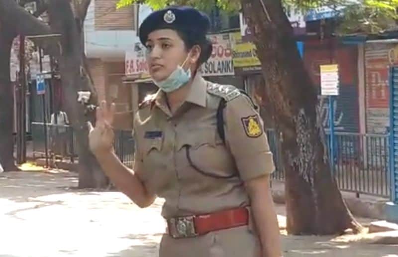 अनुषा ने टिक्कॉक वीडियो बनाने वालों, मुस्लिमों को निशाना बनाने वाले व्हाट्सएप संदेश, उन्हें कोरोनवायरस से जोड़कर या उन्हें आतंकवादी के रूप में ब्रांडिंग करने वालों के खिलाफ कार्रवाई करने का वादा किया। उन्होंने आश्वासन दिलाया कि देश की एकता को टूटने नहीं देना है बल्कि मिलकर नफरती चिंटुओं से लड़ेंगे।"