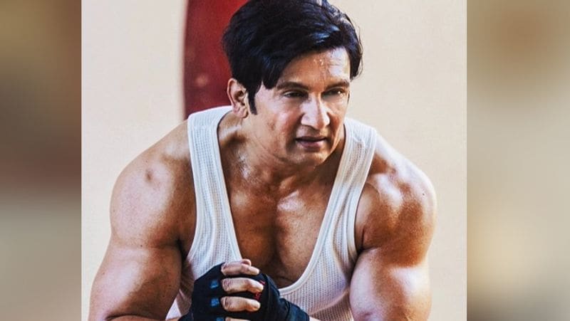 शेखर ने बताया कि उन्हें एक म्यूजिक एल्बम में काम करने का मौका मिला, जिसमें उनके साथ ब्रूना अब्दुल्ला थीं। दोनों की उम्र में आधे का अंतर था तो इसलिए शेखर को ब्रूना से मैच करने की जरूरत महसूस हुई।