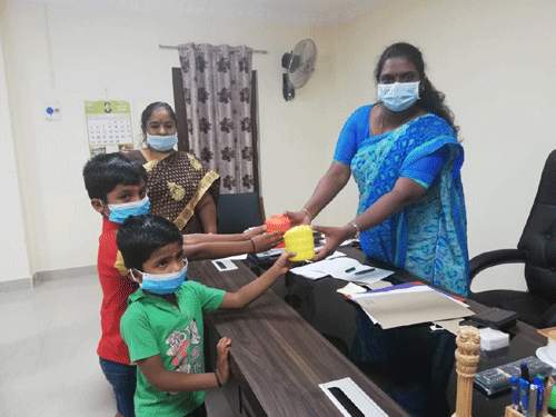 childrens gave their savings amount as corona relief fund childrens gave their savings amount as corona relief fund
