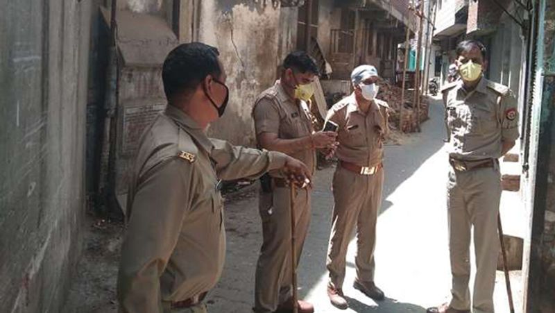 जिसके बाद उपद्रवियों ने पुलिस व प्रशासनिक अधिकारियों पर पथराव शुरू कर दिया। पथराव के दौरान सिटी मजिस्ट्रेट सत्येंद्र कुमार व दारोगा मुकेश कुमार घायल हो गए। जिन्हे इलाज के लिए अस्पताल ले जाया गया। सूचना मिलते ही घटना स्थल पर भारी संख्या में पुलिस बल तैनात कर दिया गया। पुलिस उपद्रवियों की खोजबीन में लगी हुई है।