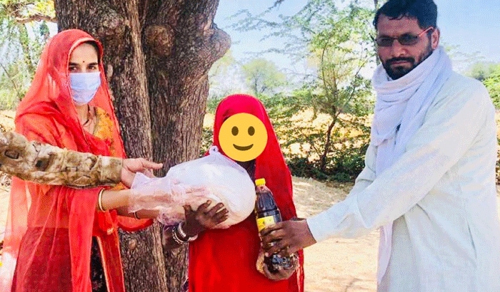 किस्मत गुर्जर ने ग्राम पंचायत के लोगों को इस महामारी से बचाव के लिए घर-घर जाकर मास्क बांटे थे। इतना ही नहीं उन्होंने ग्रामीणों को जागरुक करने के लिए पंपलेट वितरित किए थे।