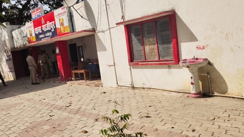 एसपी प्रशांत वर्मा ने बताया कुछ जगह ऐसे भी हैं जहां सप्लाई विभाग का डिपो है। वहां कोटेदारों व कर्मचारियों की कुछ भीड़ हो जाती है। वहां भी ये प्रक्रिया अपनाई गई है ताकि लोग उसका ज्यादा से ज्यादा इस्तेमाल करें और संक्रमण सेबच सकें।