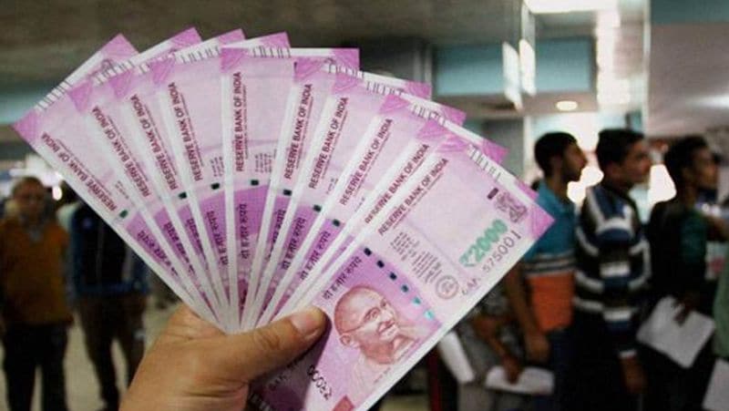 5 साल तक कोई रकम नहीं निकाली जा सकती
पीपीएफ अकाउंट खोलने वाले साल के बाद 5 साल तक इस खाते से कोई रकम नहीं निकाली जा सकती है। 5 साल की इस अवधि के पूरा होने के बाद पीपीएफ अकाउंट से विड्रॉल किया जा सकता है। इसके लिए फॉर्म 2 भरना होगा। निकासी की रकम मौजूदा रकम की 50 फीसदी से अधिक नहीं होनी चाहिए।
