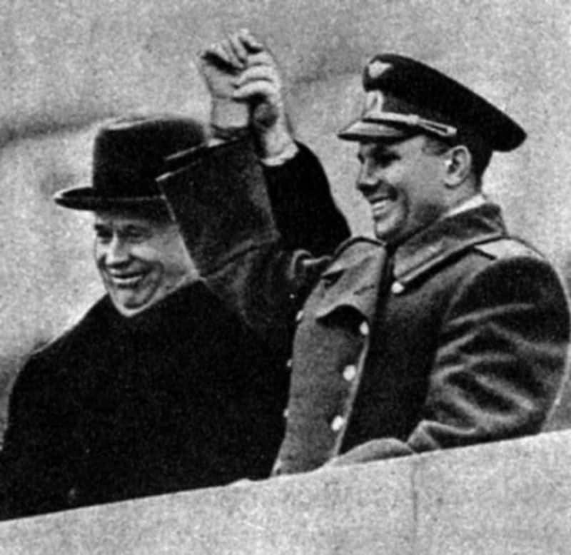 the day yuri gagarin made the first space flight by a human being