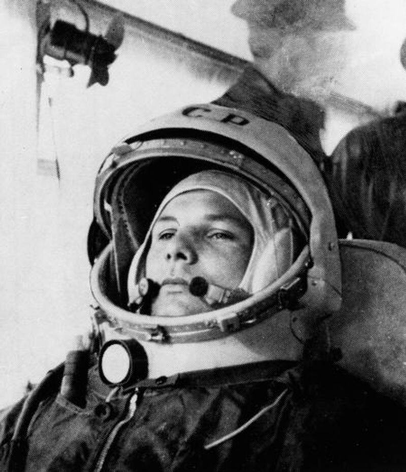 the day yuri gagarin made the first space flight by a human being