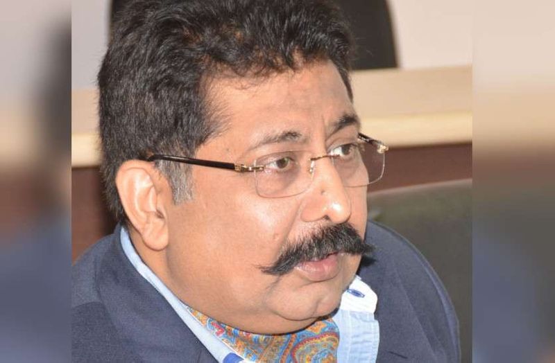 आईएएस अधिकारी के करिअर में जिलाधिकारी या कलेक्टर के तौर पर पोस्टिंग, दूसरी होती है। इस पद के लिए सामान्य तौर पर 28-30 साल की उम्र होती है, लेकिन राजस्थान राज्य सेवा में होने के कारण भट्ट कई दशकों बाद डीएम के पद पर पहुंचे। उन्हें 2007 में पदोन्नति देकर आईएएस अधिकारी बनाया गया। अगले चार सालों में वो सेवानिवृत्त होने वाले हैं।