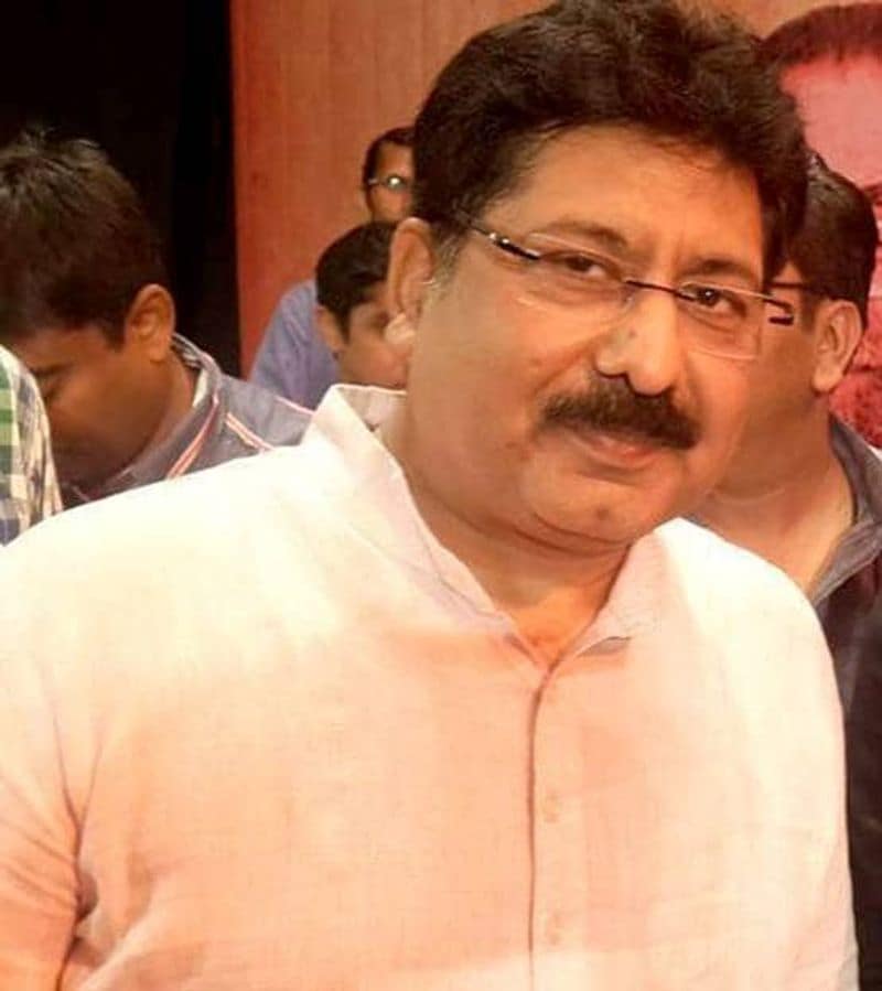 एक तरह से देखा जाए तो कोरोना वायरस के खिलाफ जंग में भीलवाड़ा में न सिर्फ डीएम की सक्रियता दिखी, बल्कि शासन-प्रशासन, स्वास्थ्य विभाग और पुलिस महकमे के बीच एक टीम वर्क देखने को मिला। कुल मिलाकर कोरोना के खिलाफ जंग में जो टीम भावना दिखी, उसी का नतीजा है कि आज पूरे देश में इस मॉडल को लागू करने की बात हो रही है।