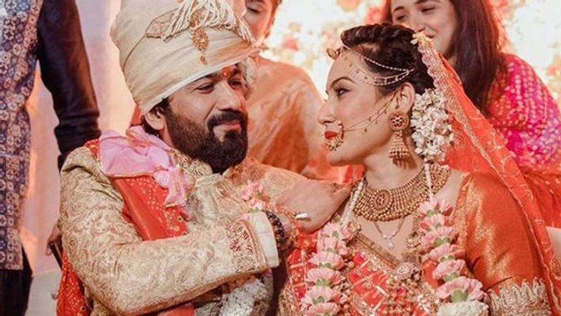 पति से तलाक के बाद काम्या का टीवी एक्टर करन पटेल से भी अफेयर रहा। हालांकि, 2015 में दोनों का ब्रेकअप हो गया। करन ने एक्ट्रेस अंकिता भार्गव से शादी कर ली। वैसे काम्या का नाम प्रोड्यूसर विकास गुप्ता के साथ भी जुड़ चुका है।