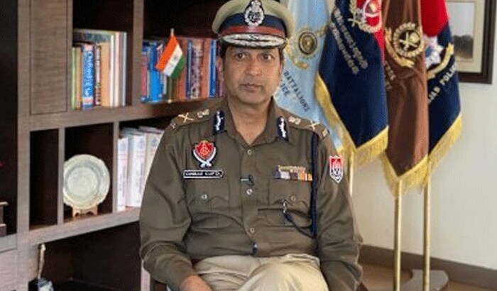 पंजाब के डीजीपी दिनकर गुप्ता ने इस बारे में ट्वीट करते हुए बताया, यह घटना दुर्भाग्यपूर्ण घटना है। निहंगों के एक समूह ने पटियाला की सब्जी मंडी में कुछ पुलिस अधिकारियों और मंडी बोर्ड के एक अधिकारी को घायल कर दिया। आगे की कार्रवाई जल्द की जाएगी।