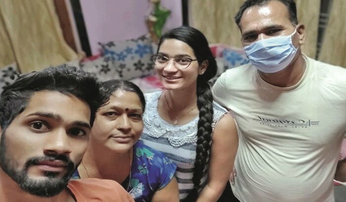 बता दें कि रेलवे गार्ड आरएस धाकड़ के बाद उनके परिवार के अन्य सदस्यों को जांच रिपोर्ट आने से पहले भी आउटसोलेटेड किया गया था। जांच रिपोर्ट निगेटिव आने के बाद बाहर किया गया था।
