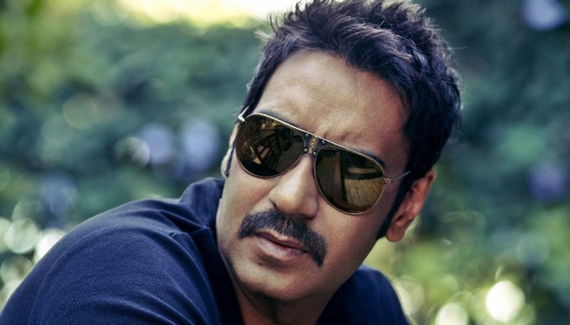 এক সাক্ষাৎকারে অজয় দেবগণকে প্রশ্ন করা হয়েছিলেন তাঁর সঙ্গে শাহরুখ খানের সম্পর্ক কেমন। তিনি সাফ জানিয়েছিলেন তাঁরা দুজনে বন্ধু নন।