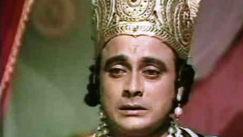 नागपुर में जन्में संजय जोगी को लेकर कहा जाता है कि वो एक किसान था और खेतों में हल चलाया करते थे। एक बार वो खेती के काम से ही मुंबई में आए तो मराठी मल्टीस्टारर फिल्म 'जिद्द' उन्हें ऑफर हुई। इस फिल्म से ही संजय का करियर चल पड़ा। इसी बीच उन्होंने अनिल कपूर के साथ 'जिगरवाला' साइन की।