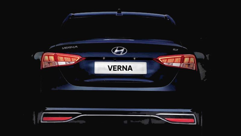 Hyundai Verna BS6. इंडियन ऑटोमोबाइल मार्केट में Hyundai इंडिया ने नई Hyundai वेरना BS6 को लॉन्च किया है। नई हुंडई वरना में इंजन के 3 विकल्प दिए गए हैं। वहीं अगर कीमत की बात की जाए तो Hyundai Verna BS6 की शुरुआती एक्स शोरूम कीमत 9,30,585 रुपये तय की गई है।