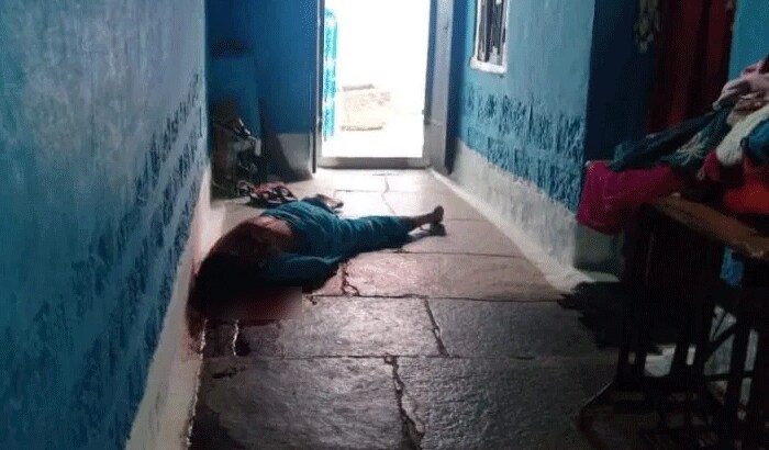 पुलिस ने मौके पर पहुंचकर युवक यशवंत साहू (47) पत्नी महेश्वरी साहू (45) और बेटा देवेंद्र साहू (16) के शव जब्त कर पोस्टमार्टम के लिए भिजवाया दिया है। हालांकि अभी तक हत्या का कारण स्पष्ट नहीं हो सका है, आरोपियों की तलाश जारी है।