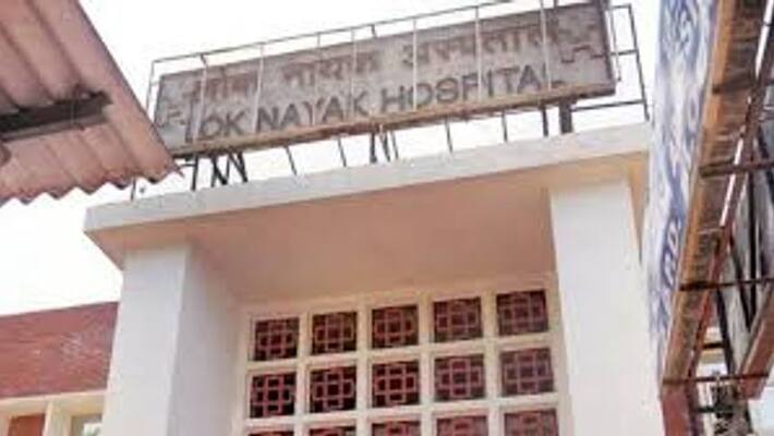 son can not see his father in same hospital in delhi because of corona son can not see his father in same hospital in delhi because of corona