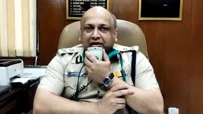 Indore Top Cop Sings song to motivate and salute team who works in corana battle Indore Top Cop Sings song to motivate and salute team who works in corana battle