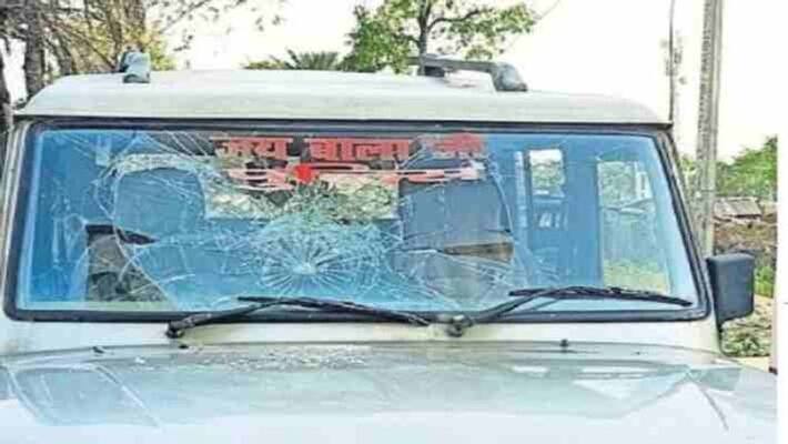 mob attacked on police when they stopped boys to play cricket in lock down pra mob attacked on police when they stopped boys to play cricket in lock down pra