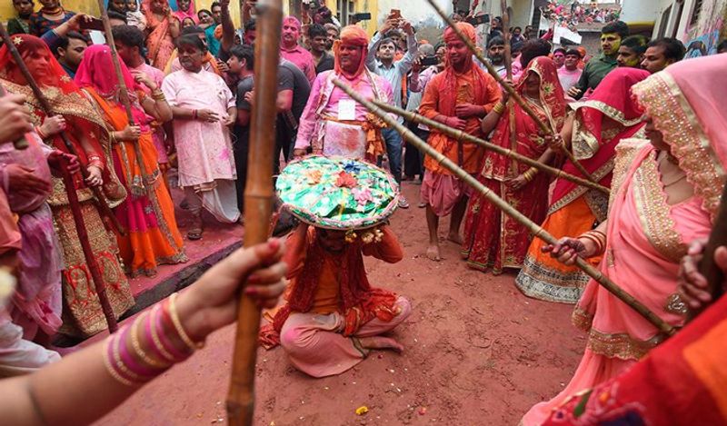हर दिन के साथ इससे संक्रमित मरीजों की संख्या बढ़ती जा रही है। साथ ही मौत का आंकड़ा भी बढ़ता जा रहा है। 