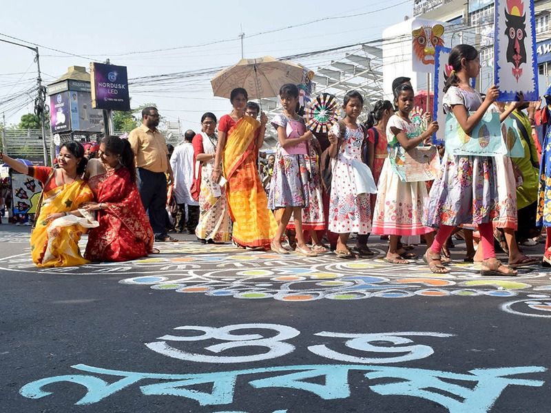 চড়ক গাজন ছাড়াও সংক্রান্তিতে আরও একটি উৎসব পালিত হল বাংলায় যা হল বিজু উৎসব। বিজু হল চাকমা আদিবাসী সম্প্রদায়ের অন্যতম প্রধান আনন্দ-উৎসব। বাংলা বছরের শেষ দুই দিন ও নববর্ষের দিন এই উৎসব পালন করা হয়।